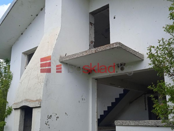 Продава промишлено помещение 250 кв.м. с офис 56 кв.м. в община Свищов