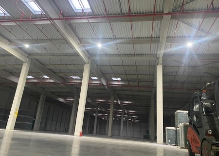Предлага под наем логистичен склад 1460 кв.м. в гр.Русе, ИПЗ. Предлага под наем логистичен склад 1460 кв.м. в гр.Русе, ИПЗ.